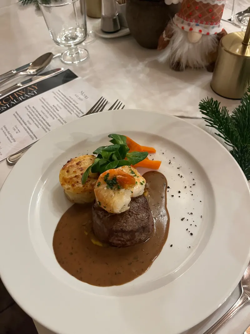 Steak s gratinovanými bramborami