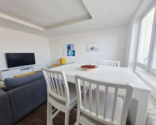 Pronájem moderního bytu 3+1 s 2 balkóny, sklepem a garáží, Jabloňová, Hradec Králové