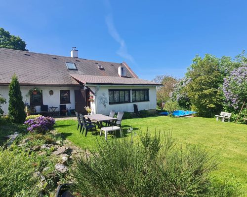 Prodej rodinného domu 4+1 se zahradou, bazénem, garážovým stáním a úžasnou přírodou, Třebihošť - Zvičina, okr. Trutnov