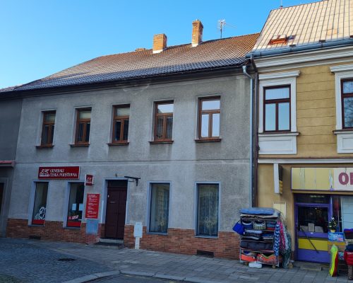 Prodej rodinného domu 4+1 s terasou a garáží, Masarykovo náměstí, Třebechovice pod Orebem