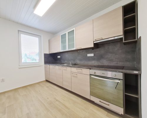 Pronájem bytu 4+kk po kompletní rekonstrukci, Skramníky, okr. Kolín