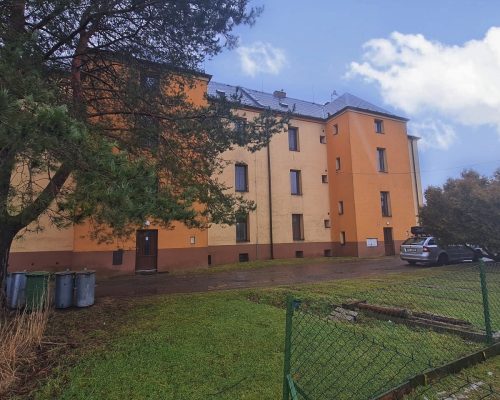 Prodej bytu 2+1 po rekonstrukci s garáží, zahrádkou a kůlnou, Martínkovice, okr. Náchod