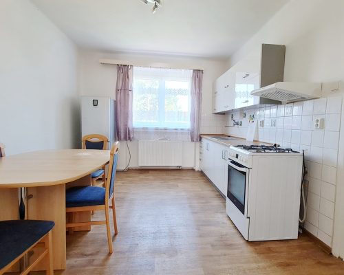 Prodej bytu 2+1 s balkonem, Chvaletice, okr.Pardubice