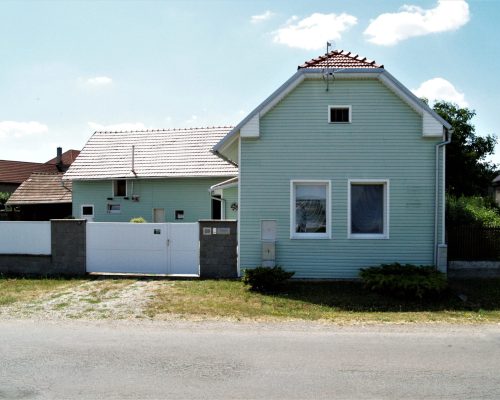 Rodinný dům 2+1 s garáží, pergolou a bazénem, Lovčice, okr. Hradec Králové