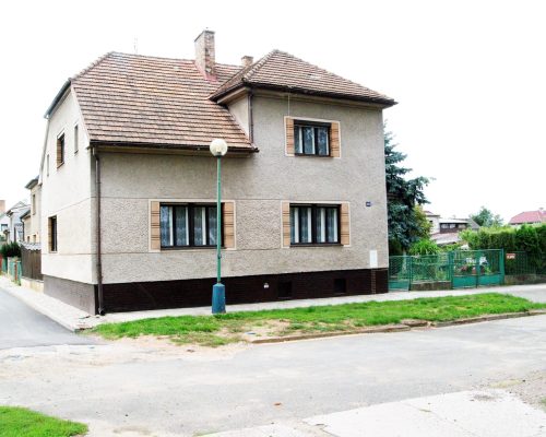 Rodinný dům 5+2 s garáží a zahradou, Smiřice, okr. Hradec Králové