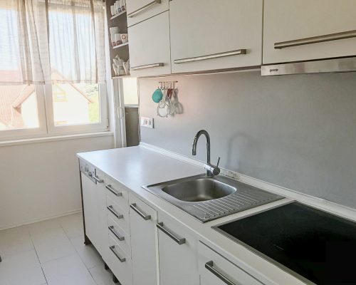 Prodej bytu 3+1 po rekonstrukci, Ječná, Hradec Králové