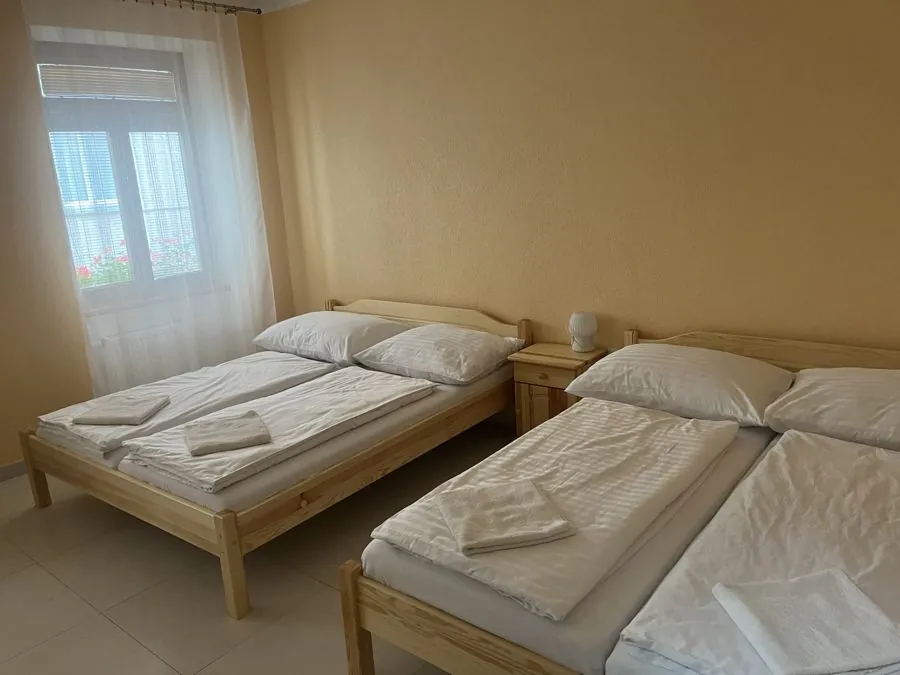 Čtyřlůžkový pokoj – Zámečnická 322/6