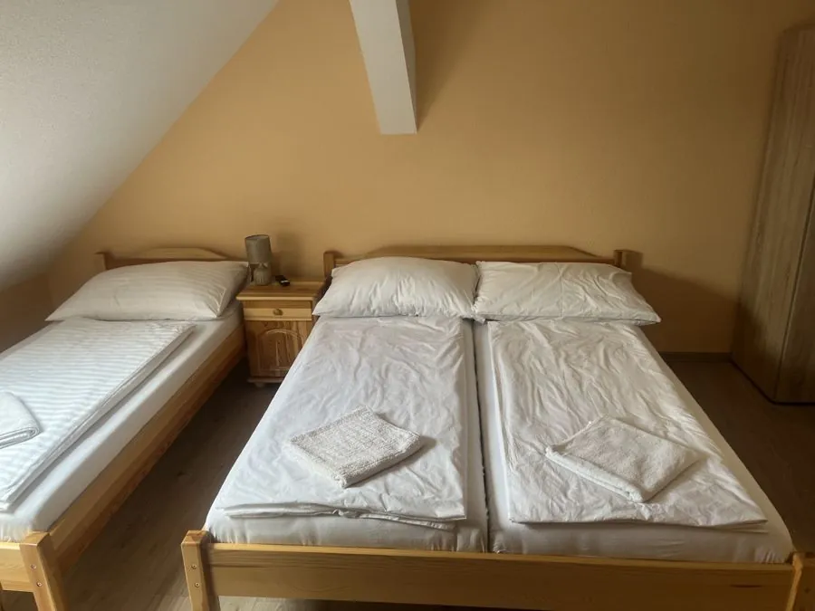 Třílůžkový pokoj – Zámečnická 322/6